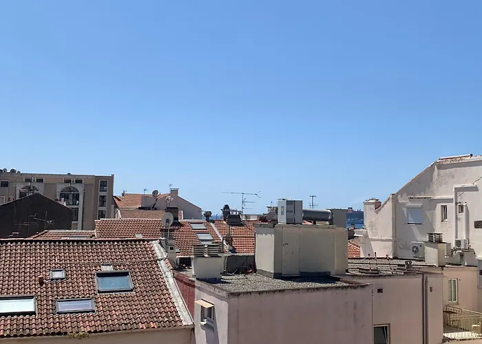 CANNES CENTRE proche PLAGE CROISETTE PALAIS DES FESTIVALS
