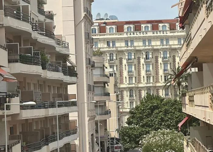 Appartement luxueux 110m collé au prestigieux hôtel le MARTINEZ Cannes