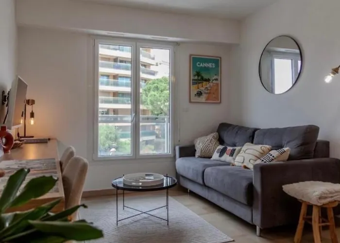 Studio lumineux à 2 mn à pied de la plage Cannes