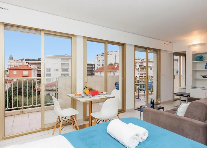 Bleu Croisette YourHostHelper Cannes