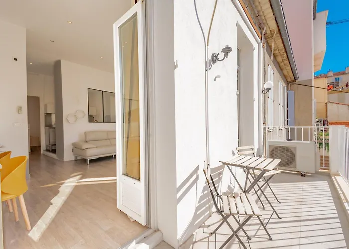 Bel appartement avec balcon centre ville Cannes