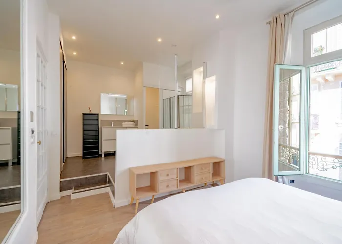 Bel appartement avec balcon centre ville Cannes