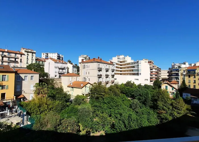 Sunny Mercury - Room In Apartment Cannes
