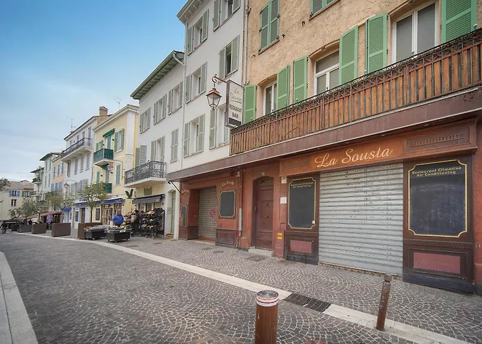 Cannes hyper centre quartier historique du suquet -palais-croisette