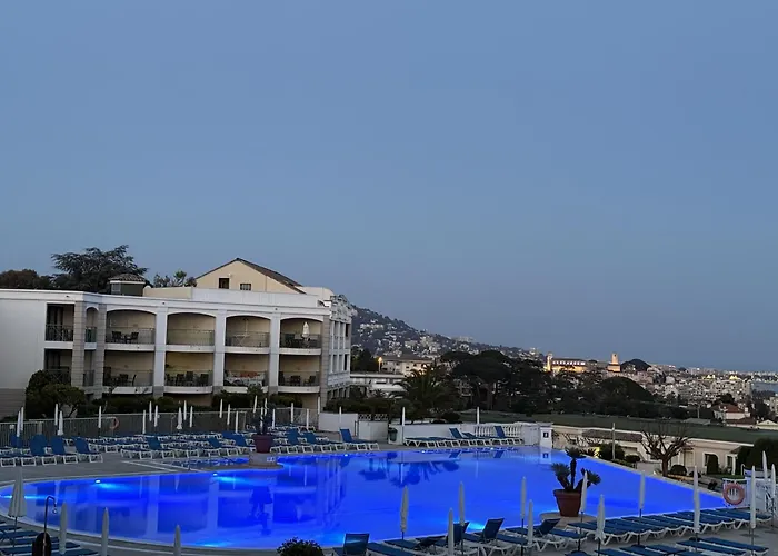 Un Studio de Charme Vue Mer&Piscine d'Exception Cannes