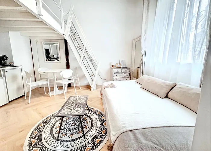 Appartement Mini Duplex 50m du Vieux Port à Cannes