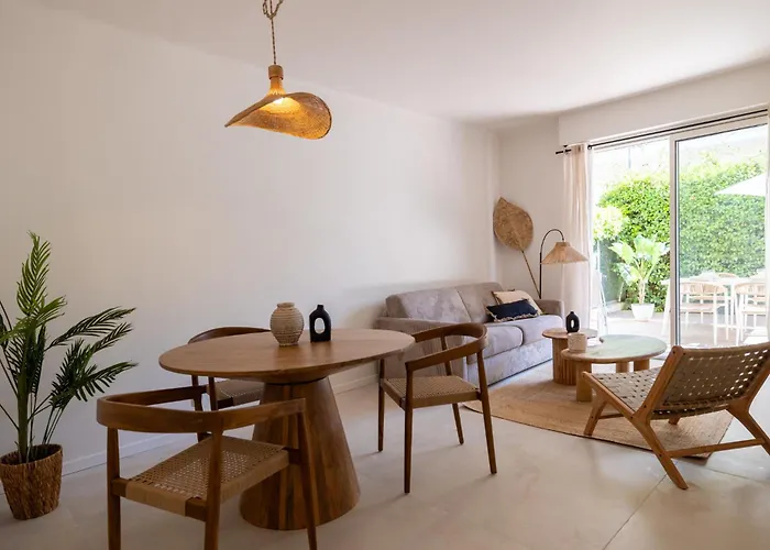 Place To Beach - Bord De Mer Croisette Cannes