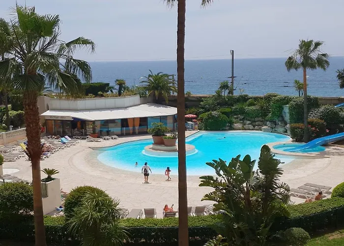 Sea View La Palme D'Azur Apartment Steps Away From The Beach And Perfect For Holidays & Business Trips Cannes