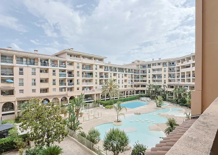 Le Cannes Beach 302