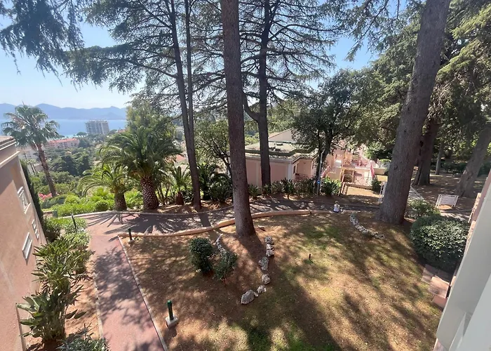 Appartement à Cannes résidence villa francia