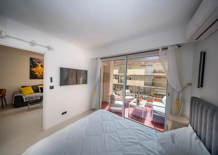 Luxe 1 minute a pied du Martinez plage shopping vu Mer Cannes