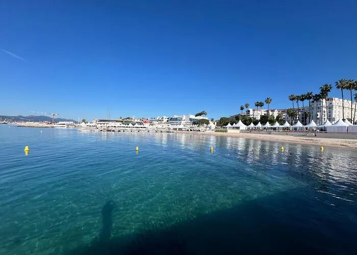 Appartement 33 m2 comme une junior suite - vue Port et Palais des festivals Cannes