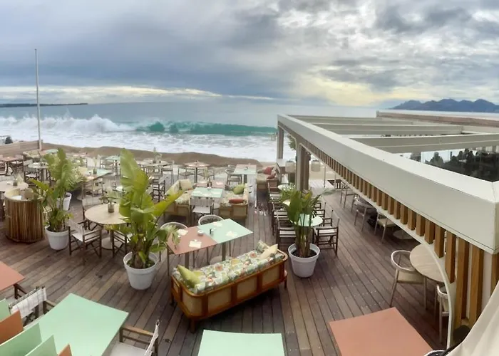 à 10 min de la Croisette - pieds dans la mer Cannes