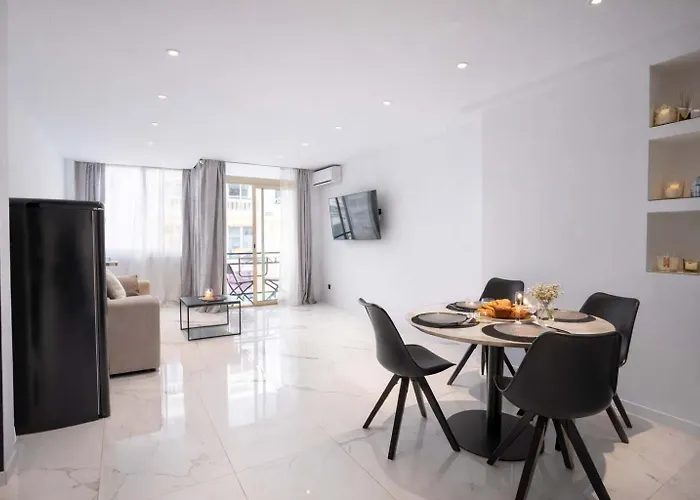 Modern Maubourg Élégance et Prestige à Cannes