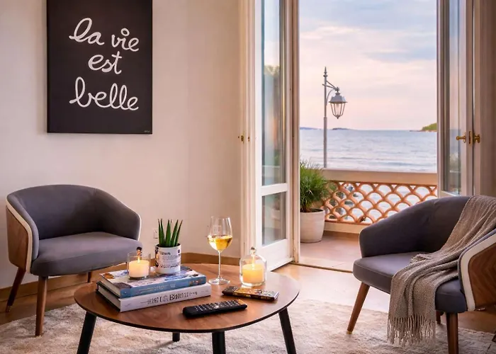 Nid D'amour Évasion de Rêve - Pieds dans l'eau face à la mer Cannes
