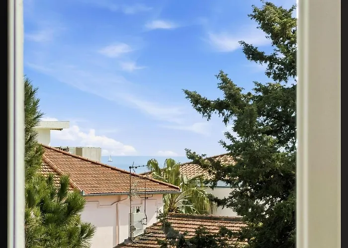 Cozy 1 Bedroom Flat,Free Parking, Close To Center Cannes