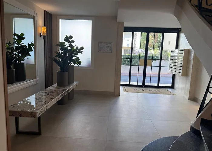Palm Beach- Free Wifi- Parking- Sea View Cannes