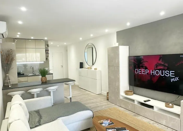Appartement luxueux 110m collé au prestigieux hôtel le MARTINEZ Cannes
