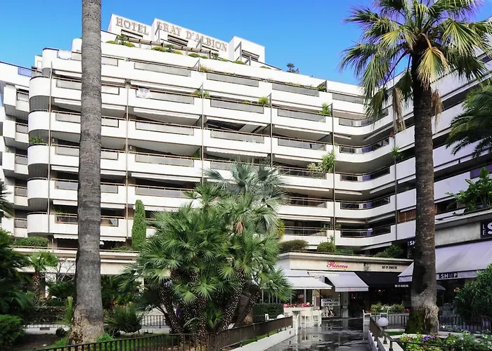 Gray d'Albion YourHostHelper Cannes