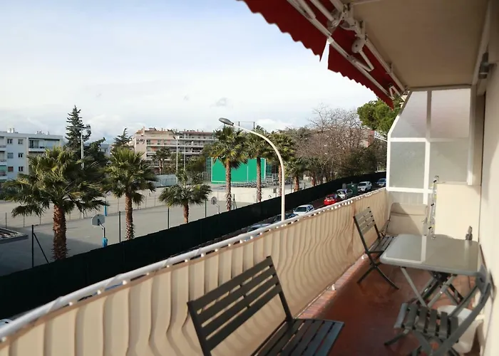 Appartement 3P lumineux rénové derrière Croisette à Cannes
