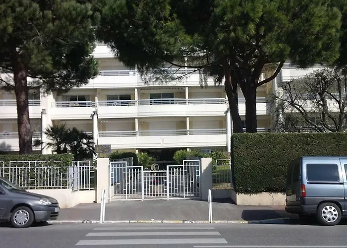 Lux Studio our swimming pool&garden Cannes